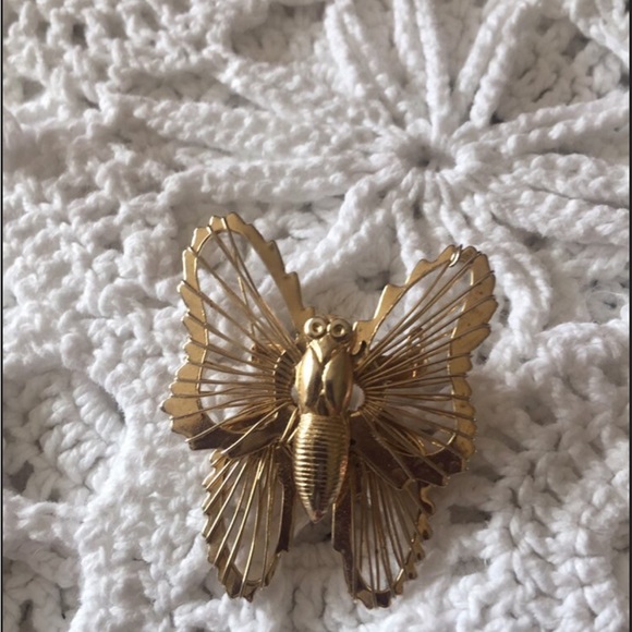 Giovanni Leaf Retro Clip On Earrings & Butterfly Brooch Pin - Picture 3 of 4